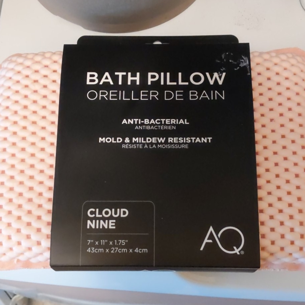 NWOT Bath Pillow